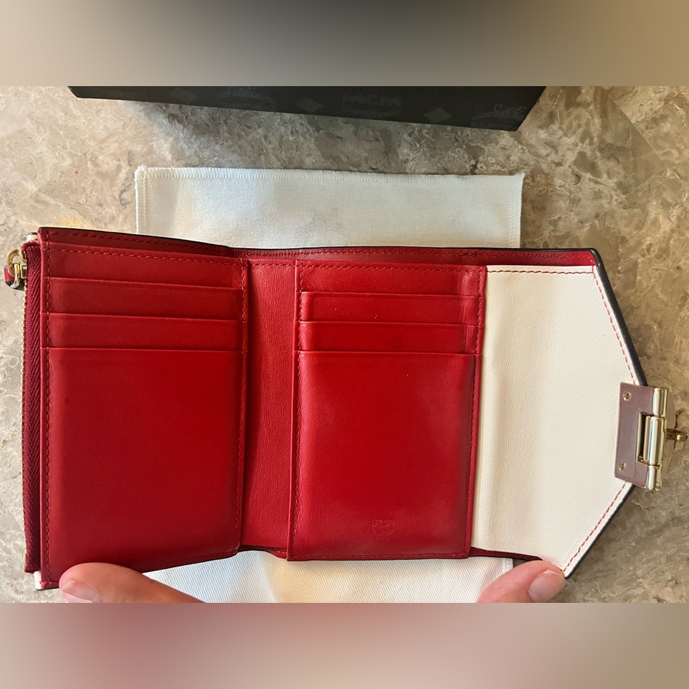 MCM Patricia Tri-fold Wallet - Picture 5 of 8